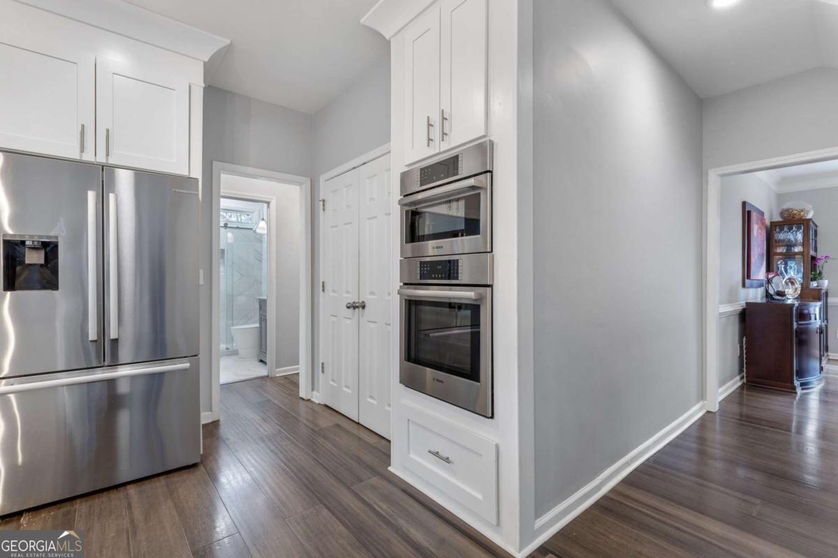 4290 CANTERBURY WALK Drive