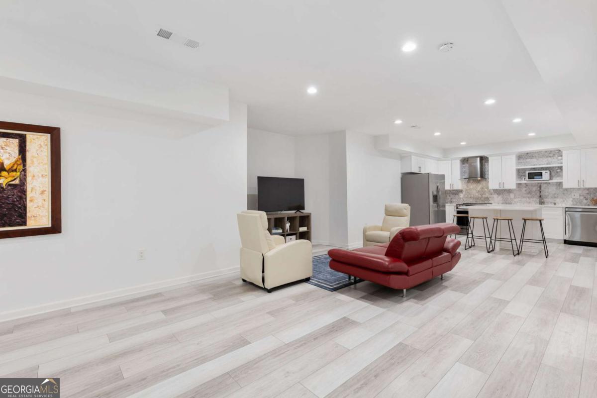 4290 CANTERBURY WALK Drive