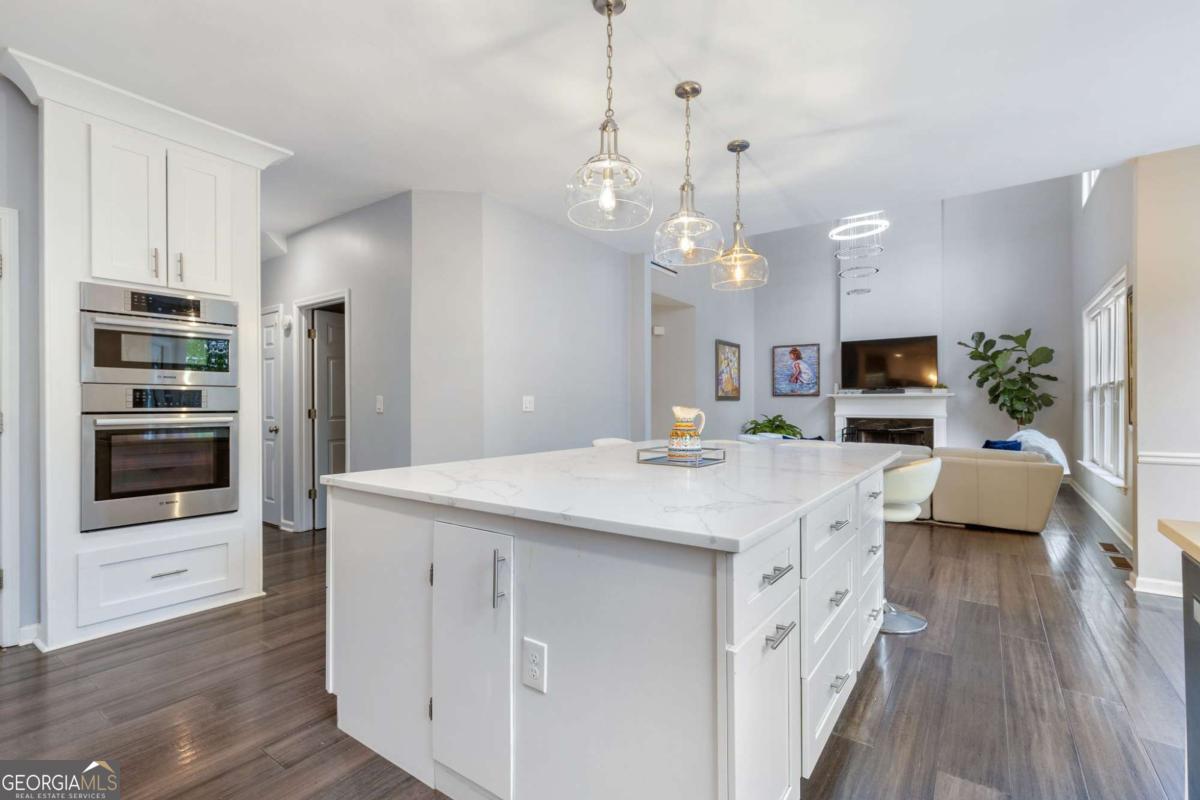 4290 CANTERBURY WALK Drive