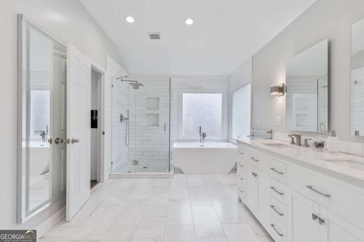 4290 CANTERBURY WALK Drive