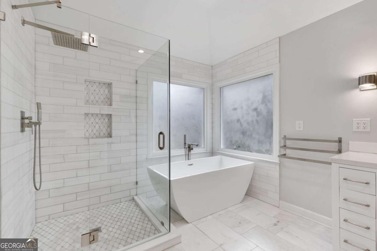 4290 CANTERBURY WALK Drive