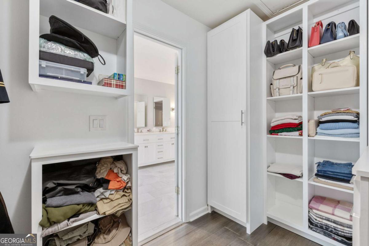 4290 CANTERBURY WALK Drive