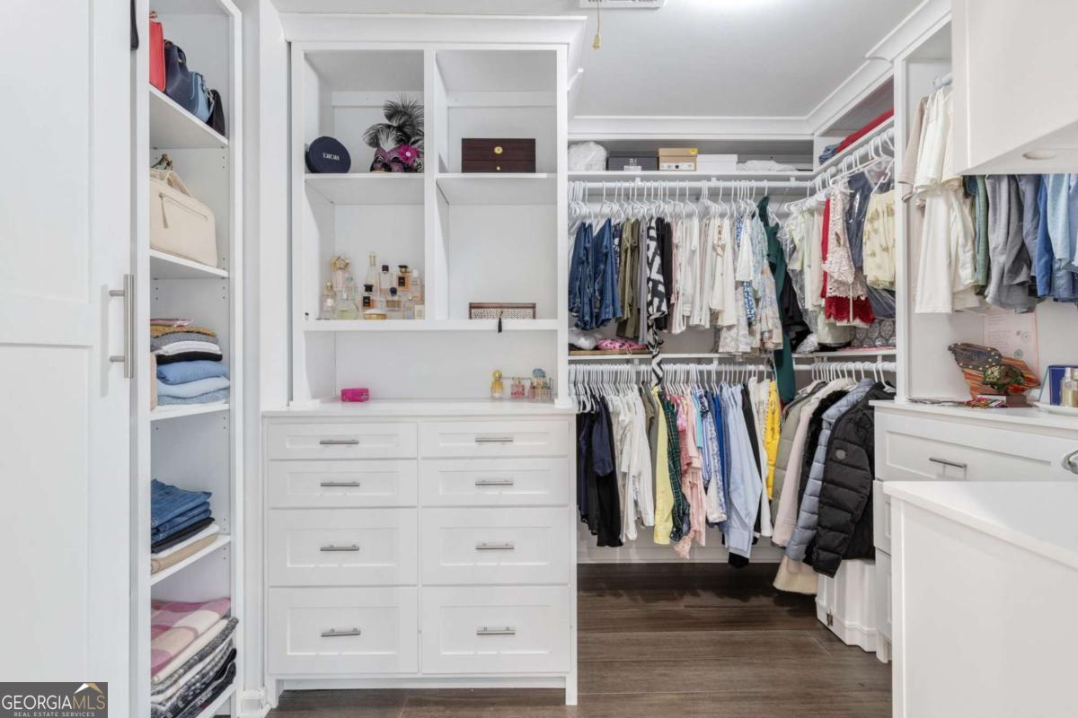 4290 CANTERBURY WALK Drive