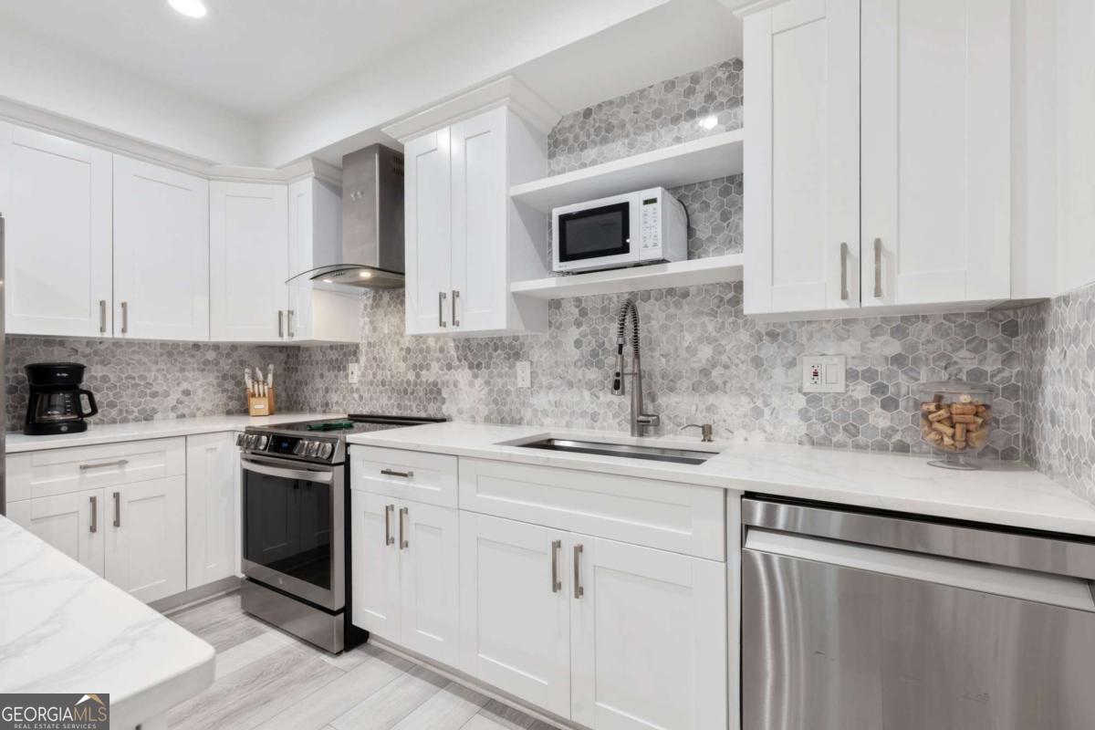 4290 CANTERBURY WALK Drive