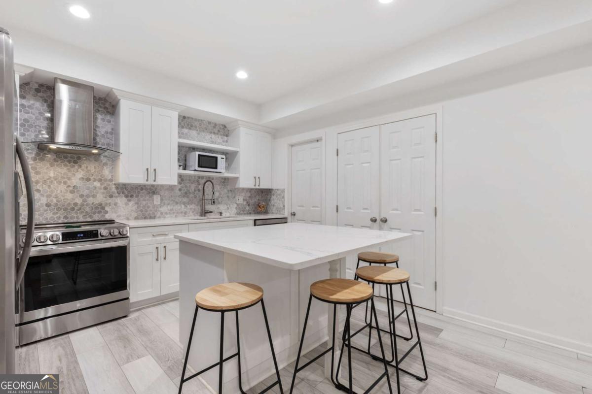 4290 CANTERBURY WALK Drive