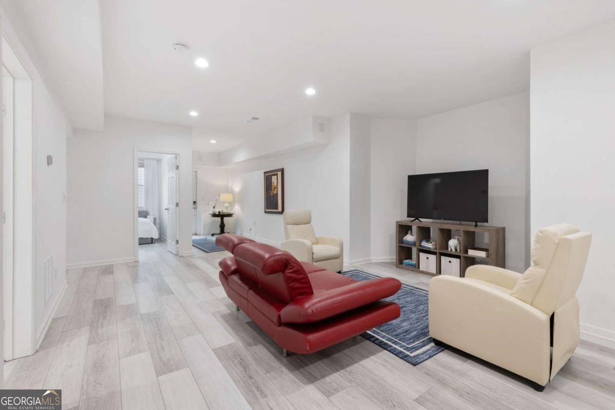 4290 CANTERBURY WALK Drive