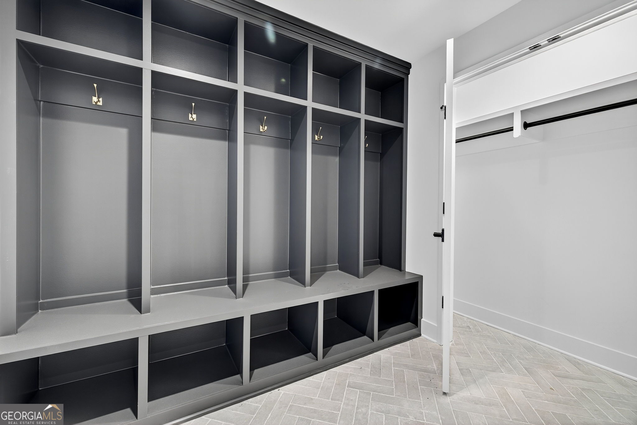 991 Courtenay Drive NE