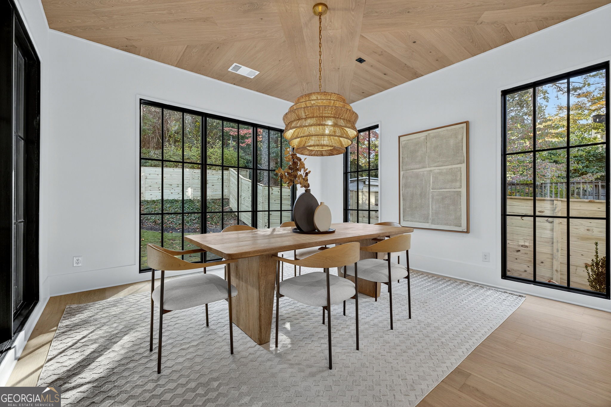 991 Courtenay Drive NE