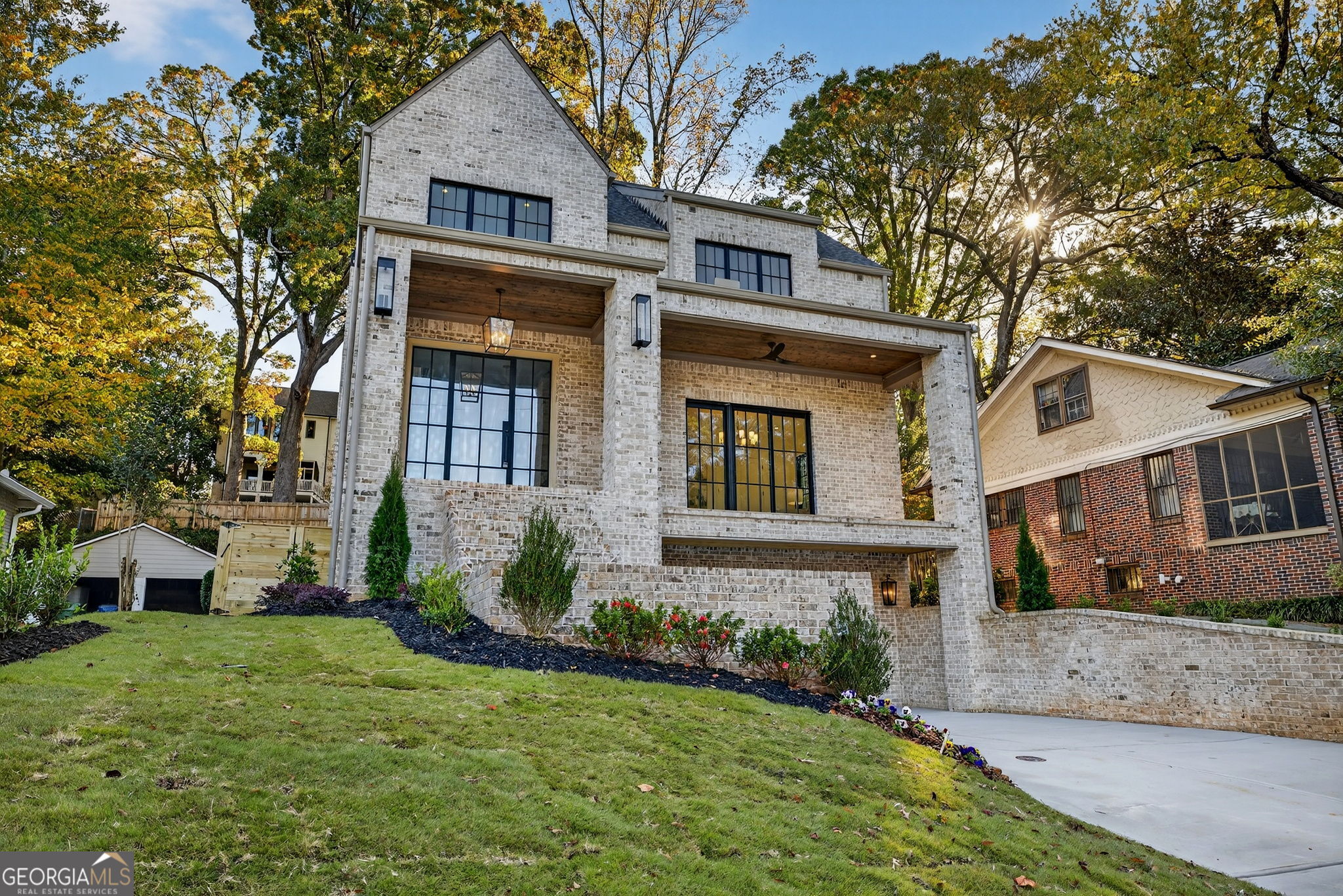 991 Courtenay Drive NE