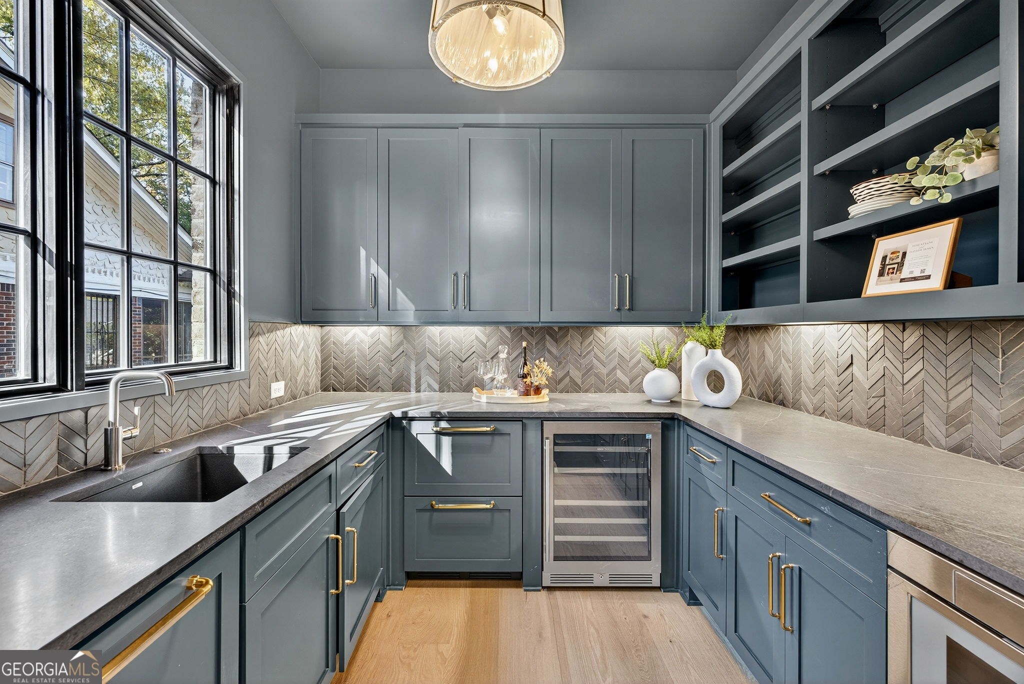 991 Courtenay Drive NE