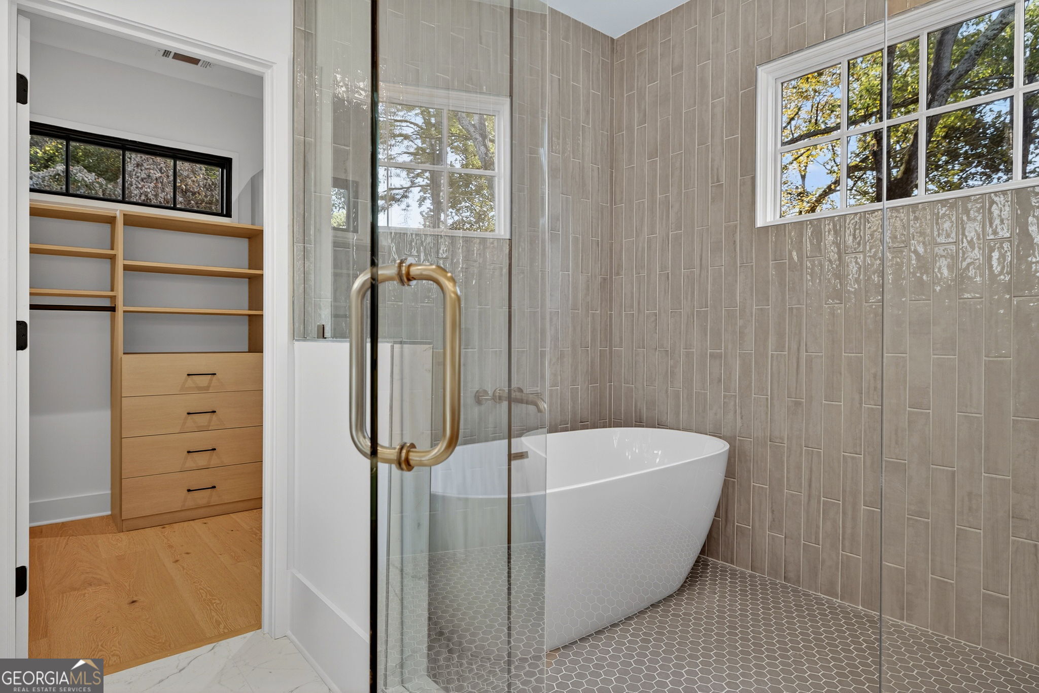 991 Courtenay Drive NE