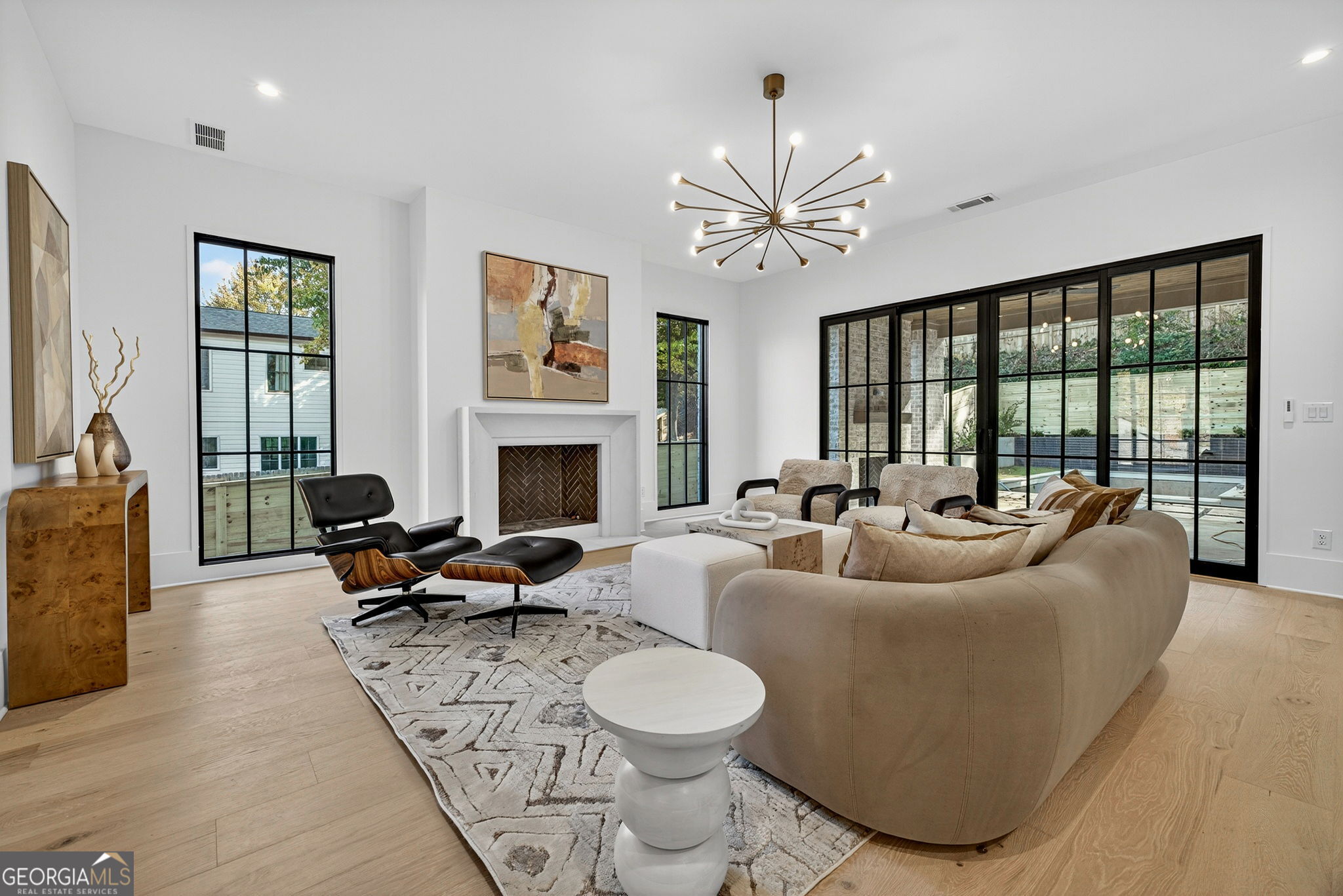 991 Courtenay Drive NE