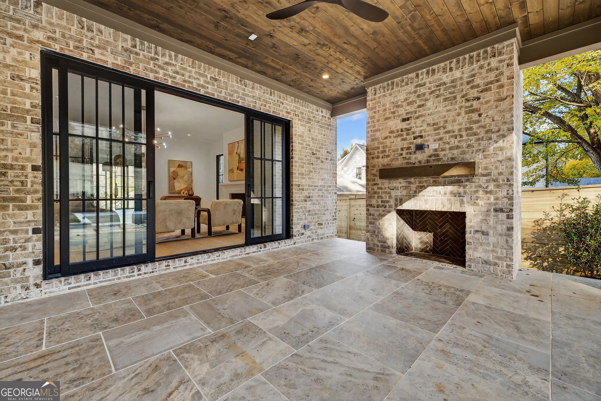 991 Courtenay Drive NE