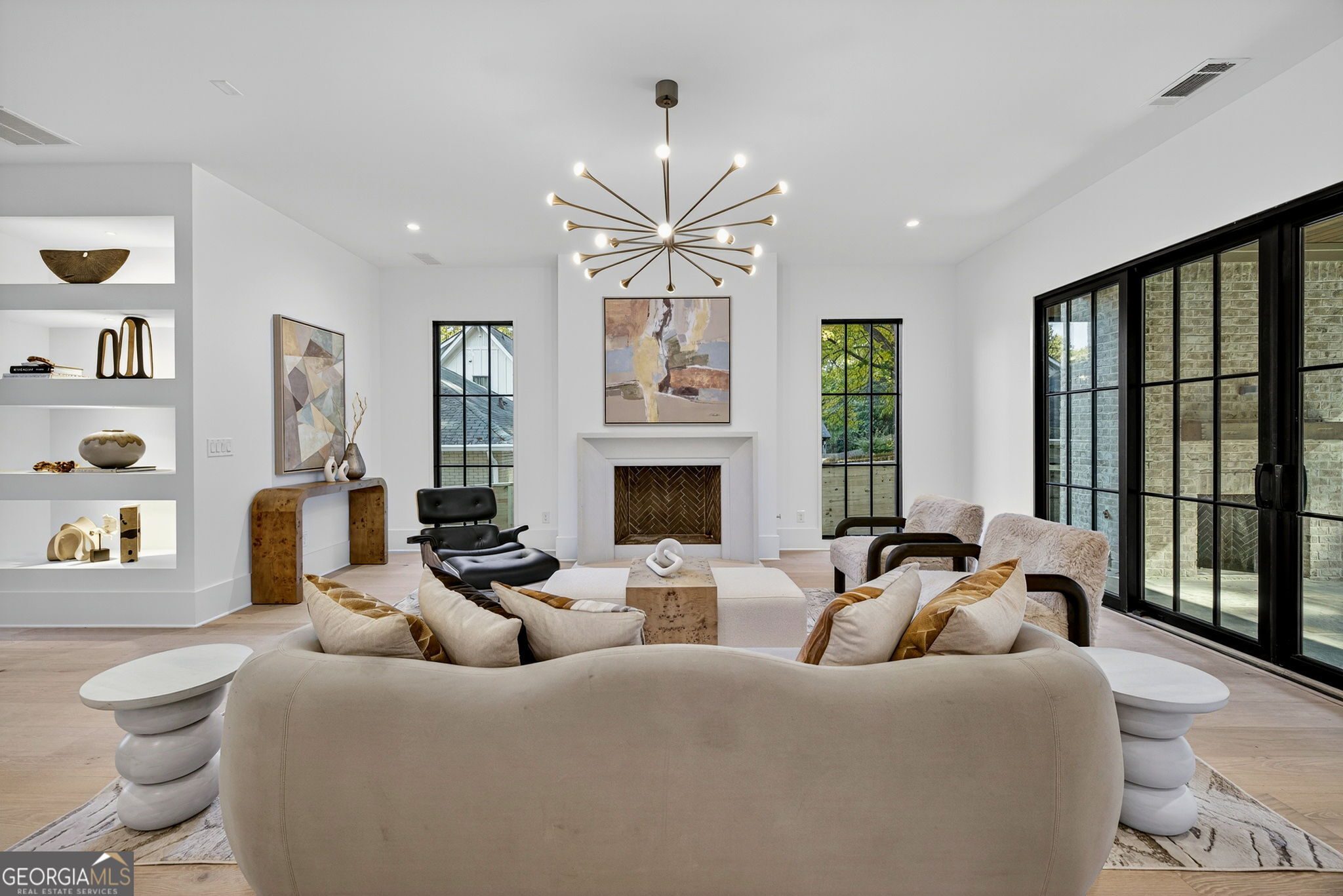 991 Courtenay Drive NE