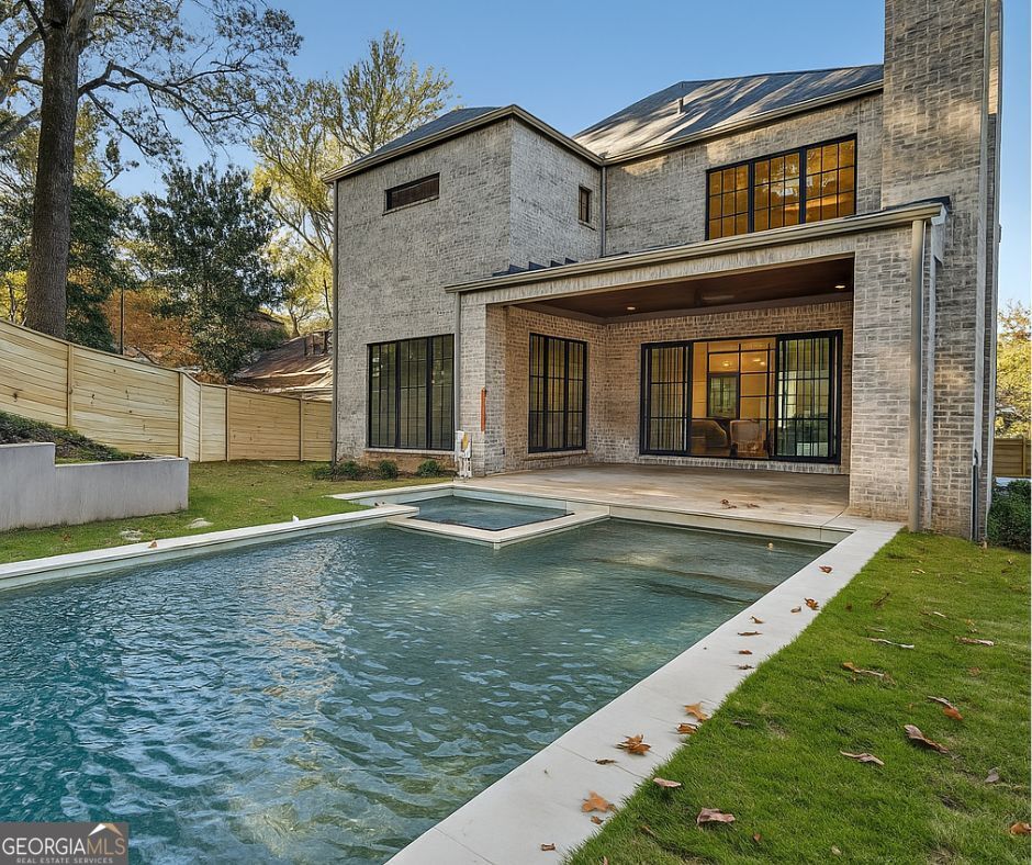 991 Courtenay Drive NE