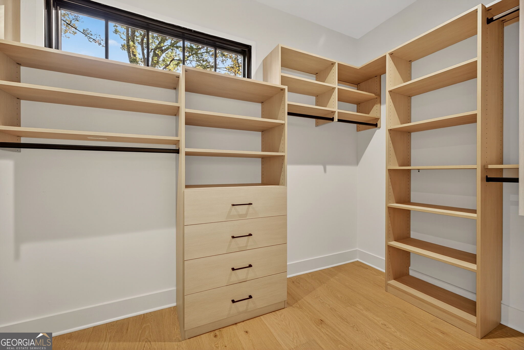 991 Courtenay Drive NE