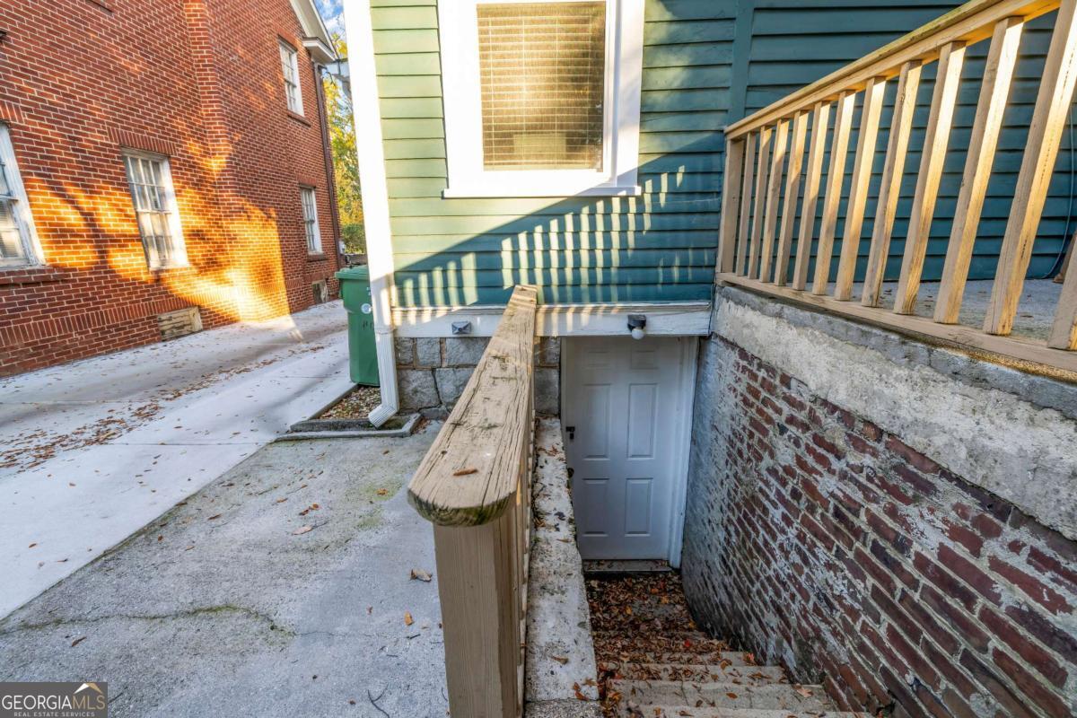 800 MYRTLE Street NE