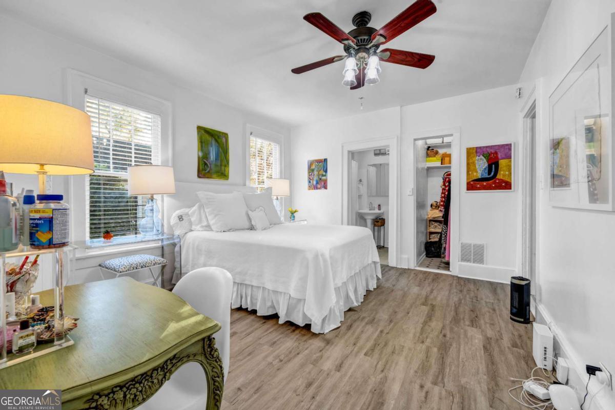 800 MYRTLE Street NE