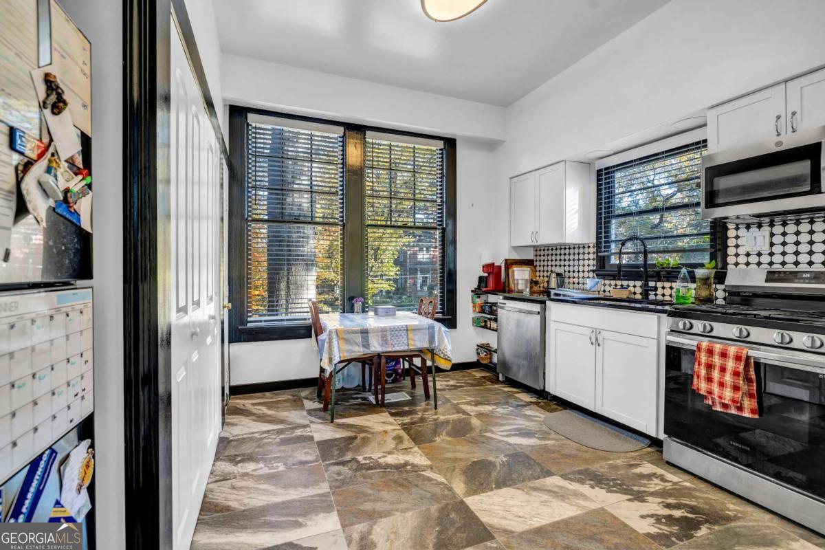 800 MYRTLE Street NE