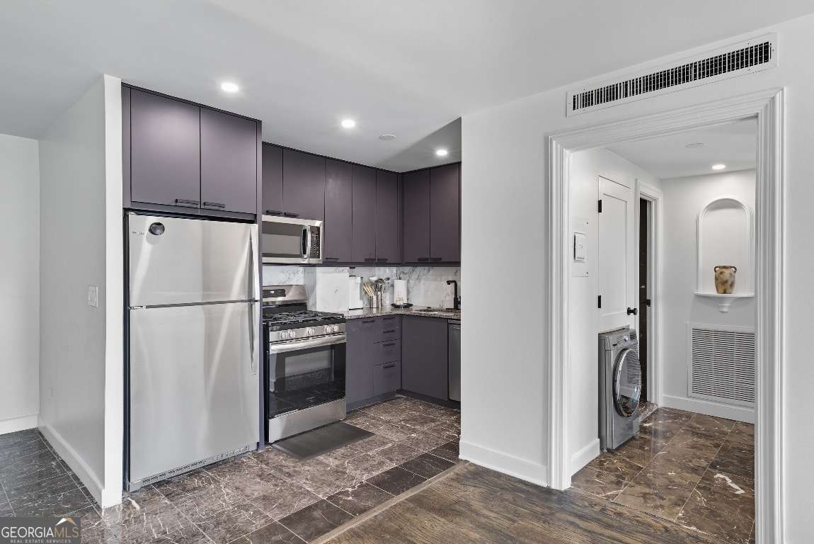 2285 Peachtree Road NE # 1004