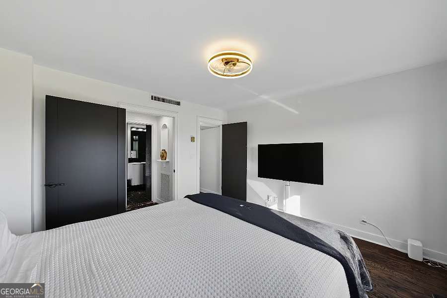 2285 Peachtree Road NE # 1004