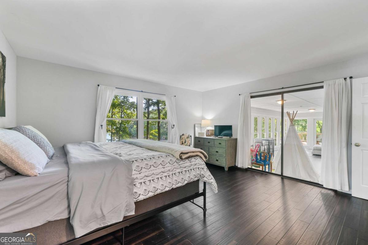 180 Waterfront Drive