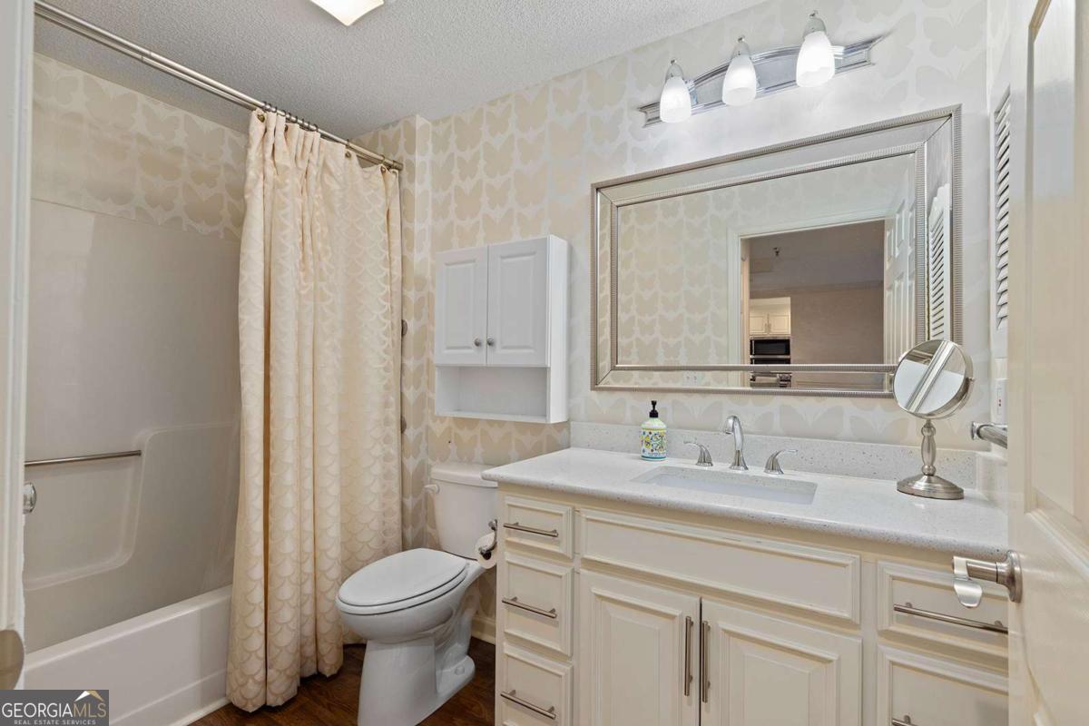 1800 Clairmont Lake # A209