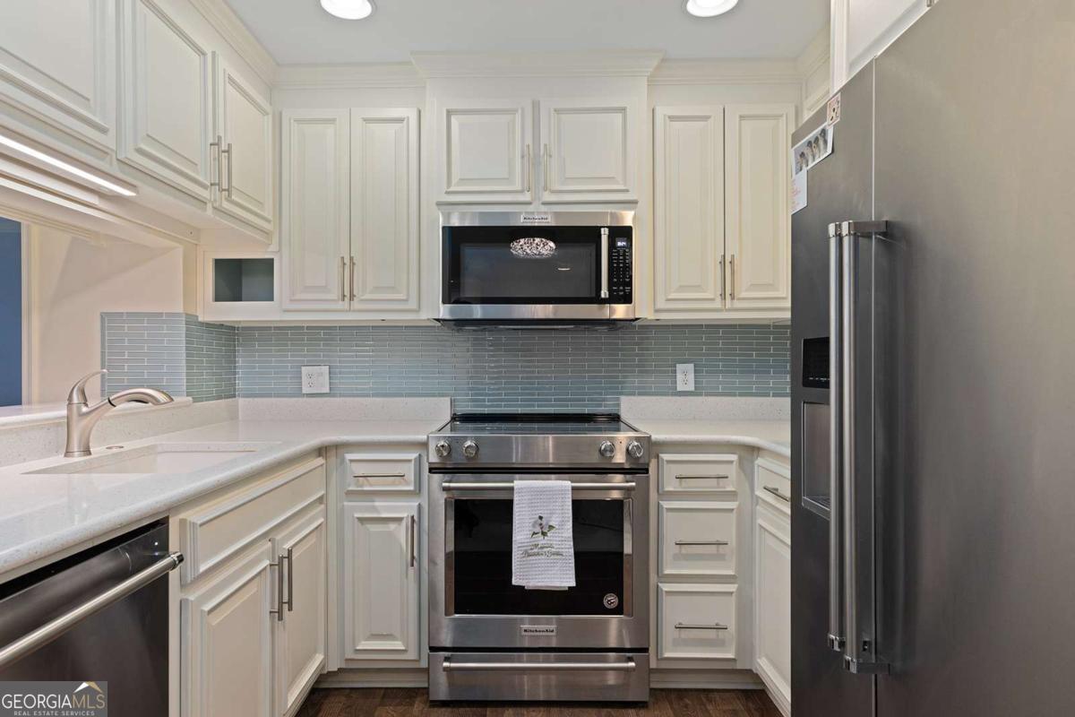 1800 Clairmont Lake # A209