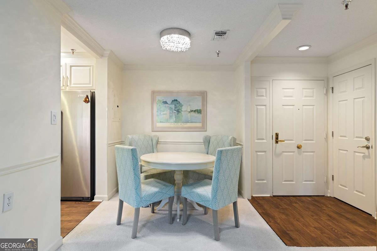 1800 Clairmont Lake # A209