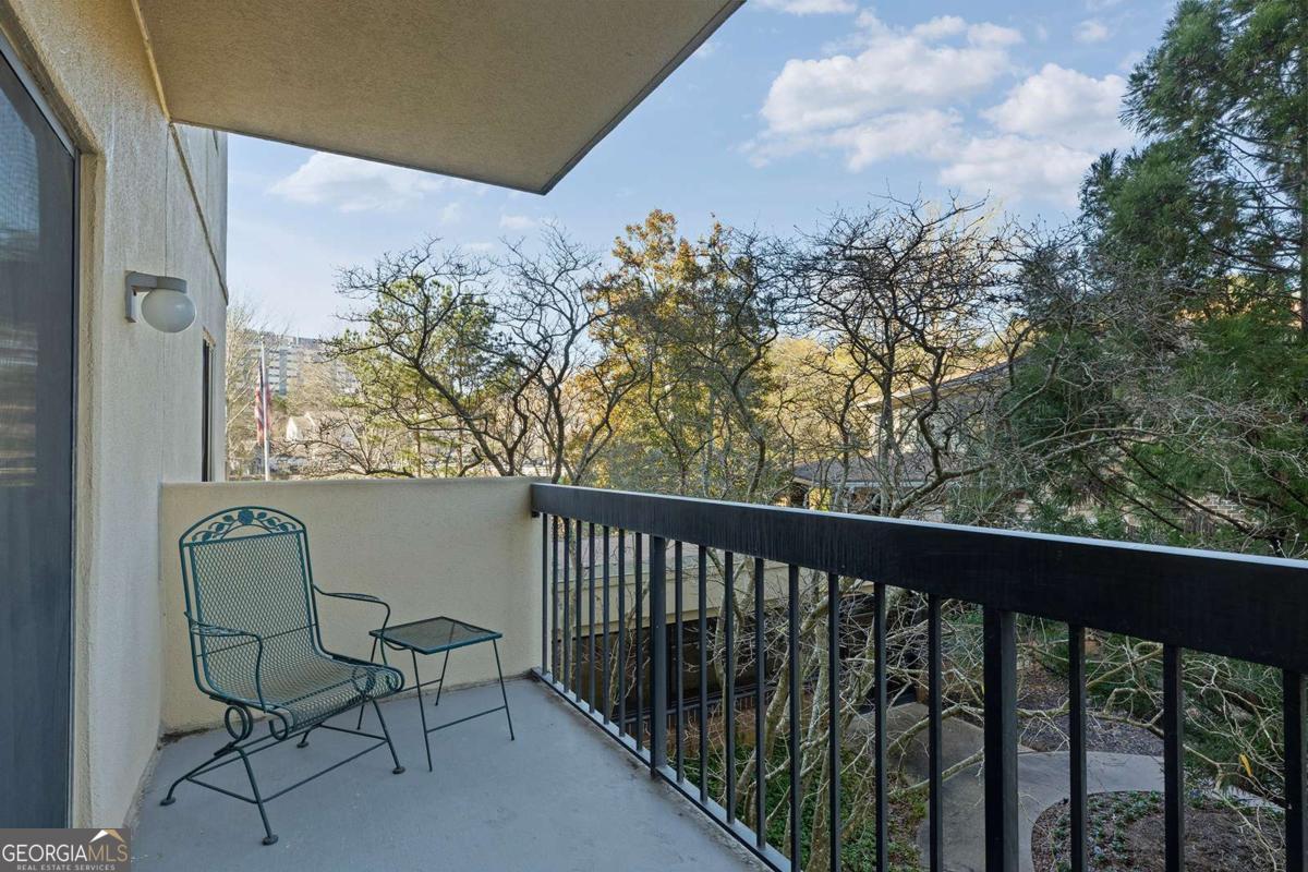 1800 Clairmont Lake # A209