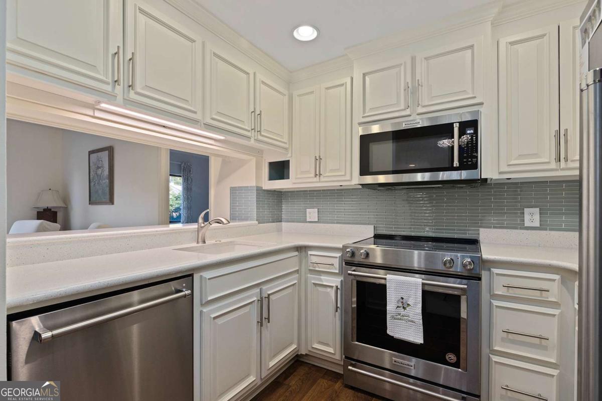 1800 Clairmont Lake # A209