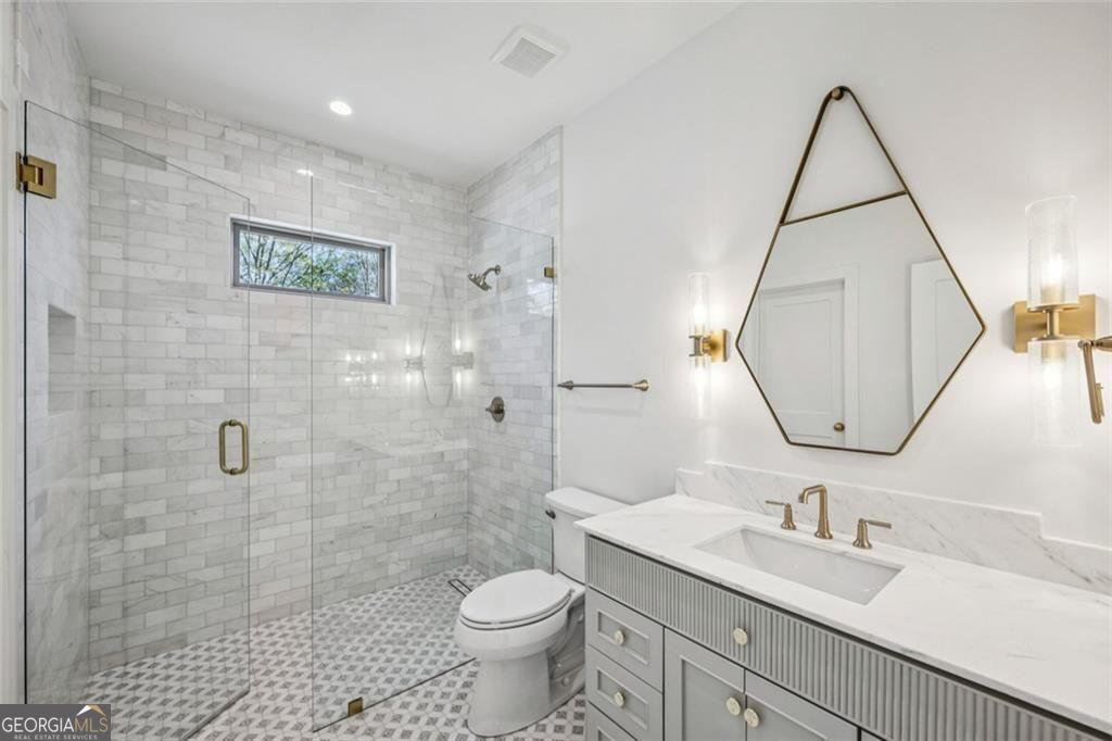 2854 N Thompson Road NE