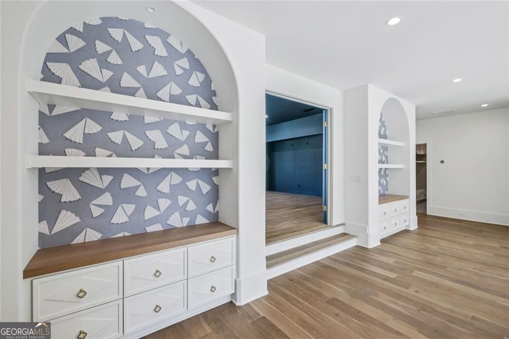 2854 N Thompson Road NE