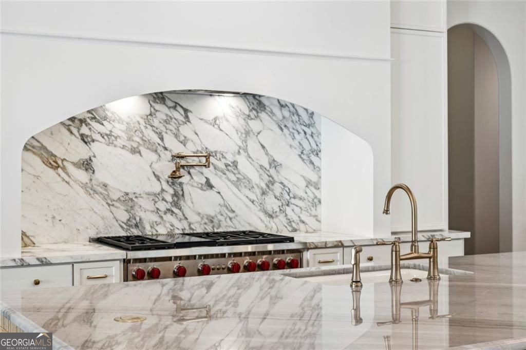 2854 N Thompson Road NE