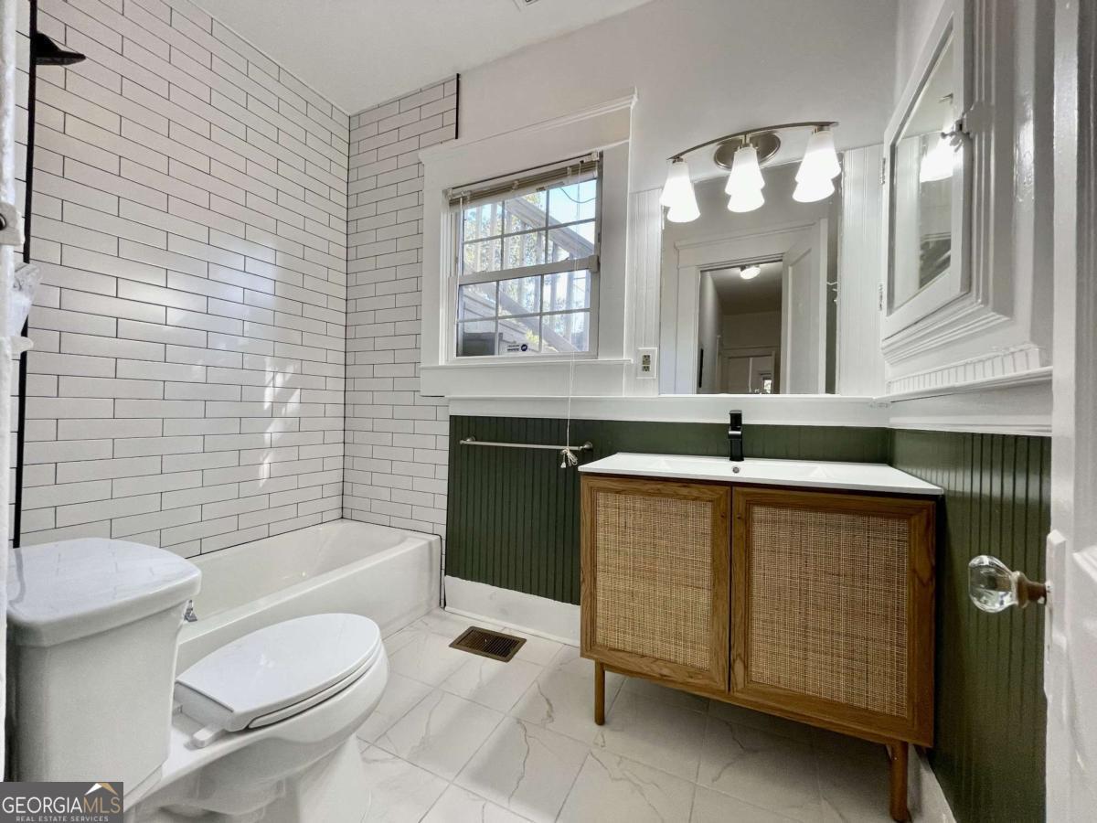 1193 Mansfield Avenue