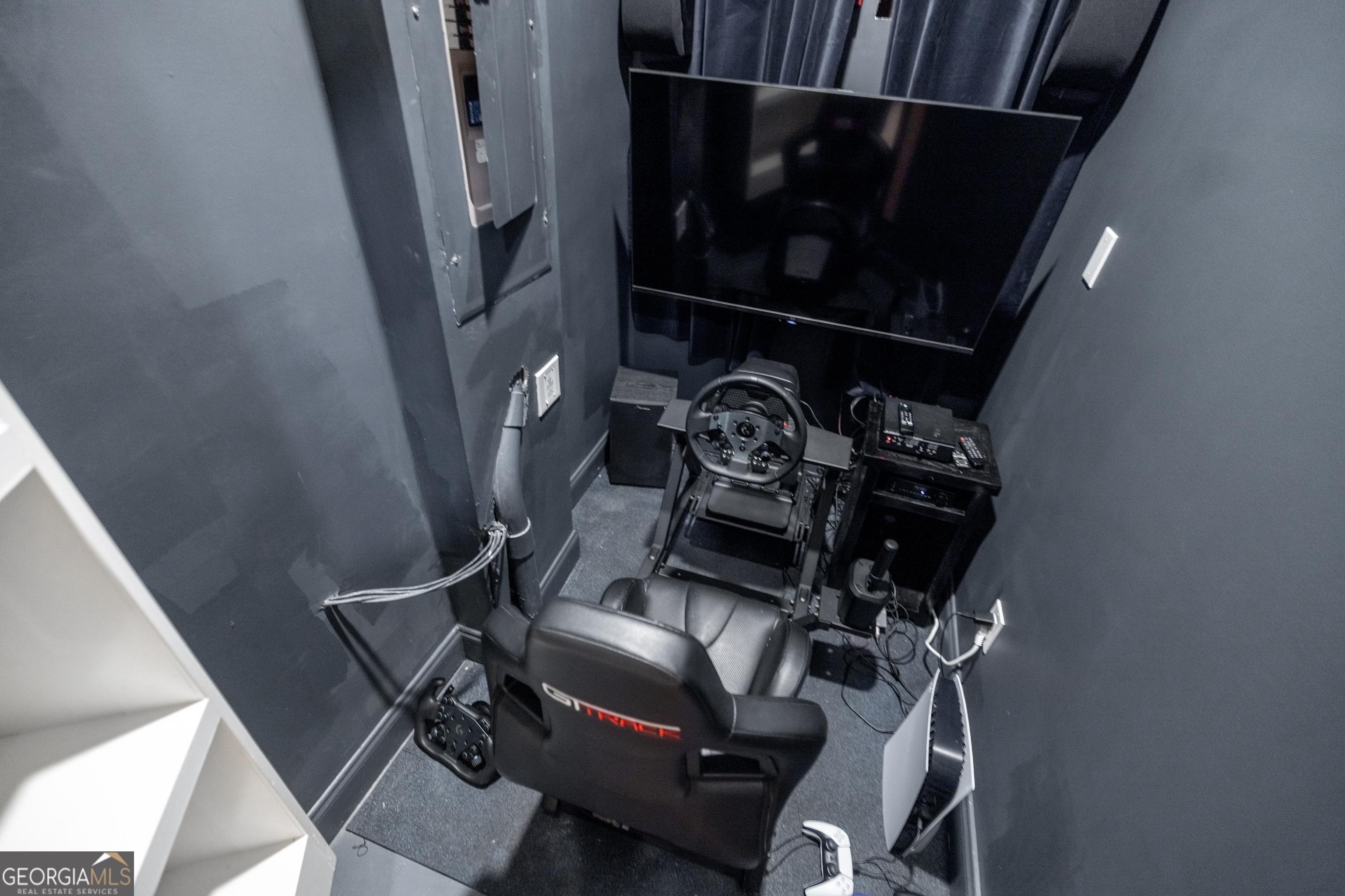 613 Abbington River Lane