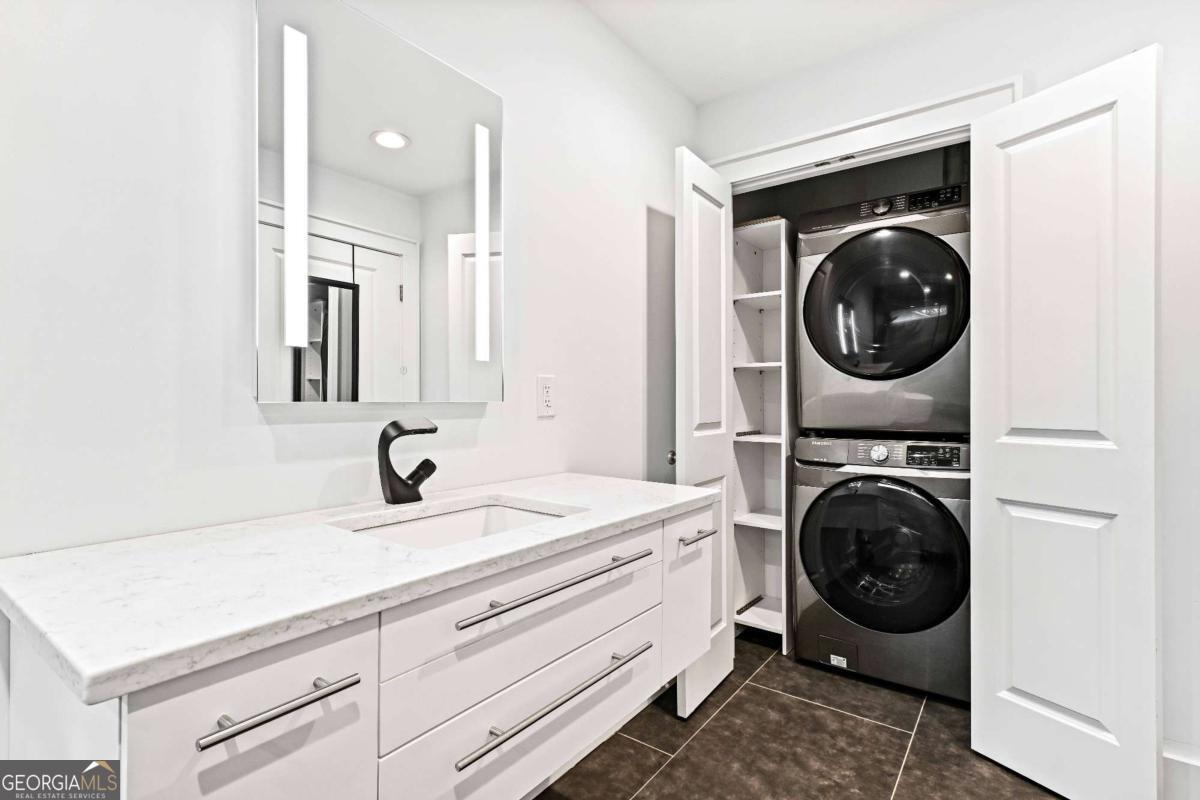 2190 Edison Avenue NE