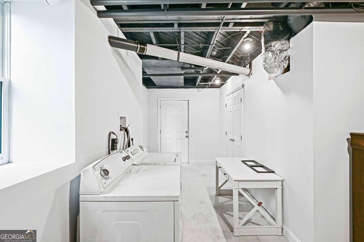 2190 Edison Avenue NE