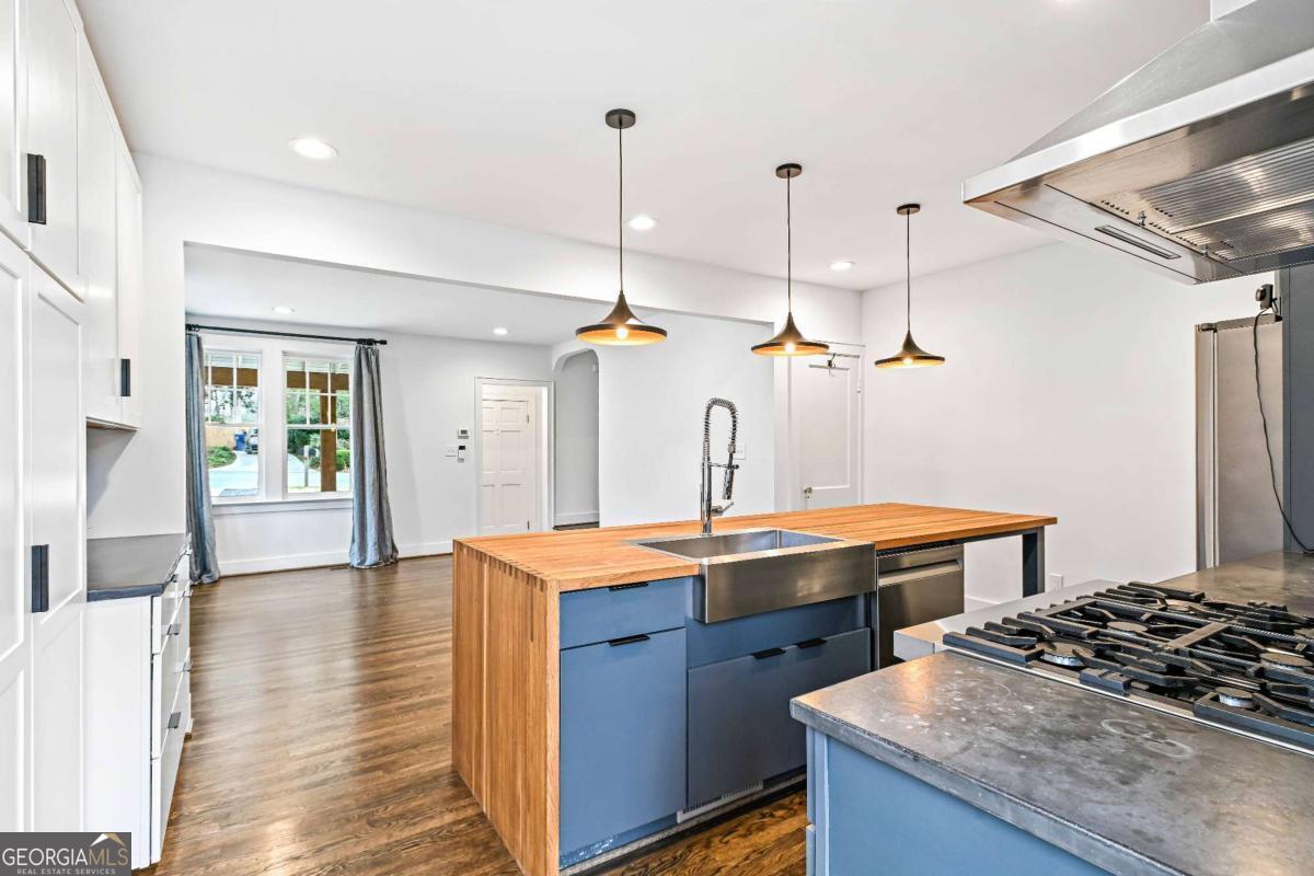 2190 Edison Avenue NE