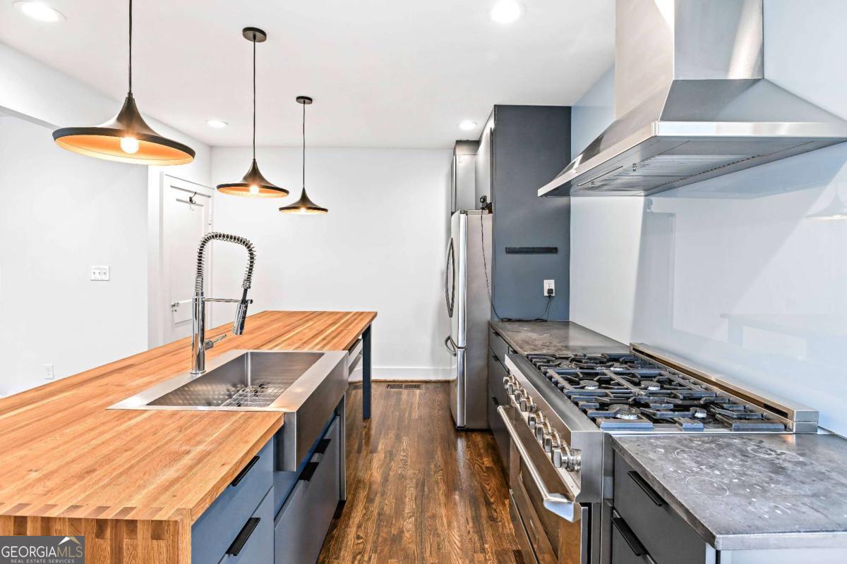 2190 Edison Avenue NE