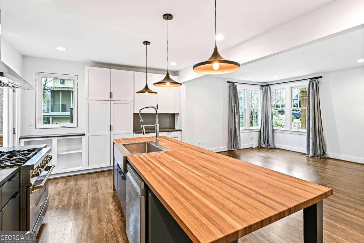 2190 Edison Avenue NE