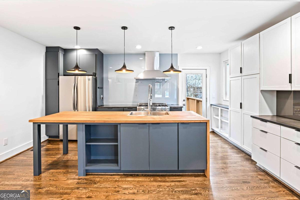 2190 Edison Avenue NE