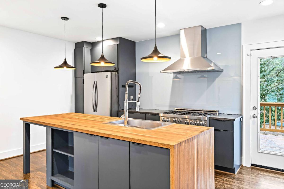 2190 Edison Avenue NE