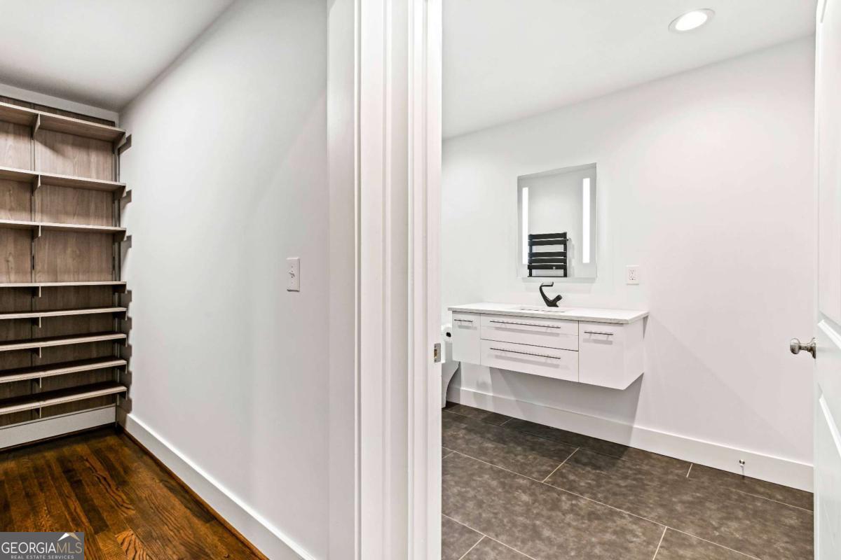 2190 Edison Avenue NE