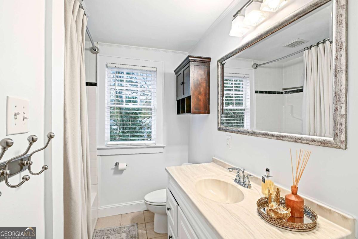 2190 Edison Avenue NE