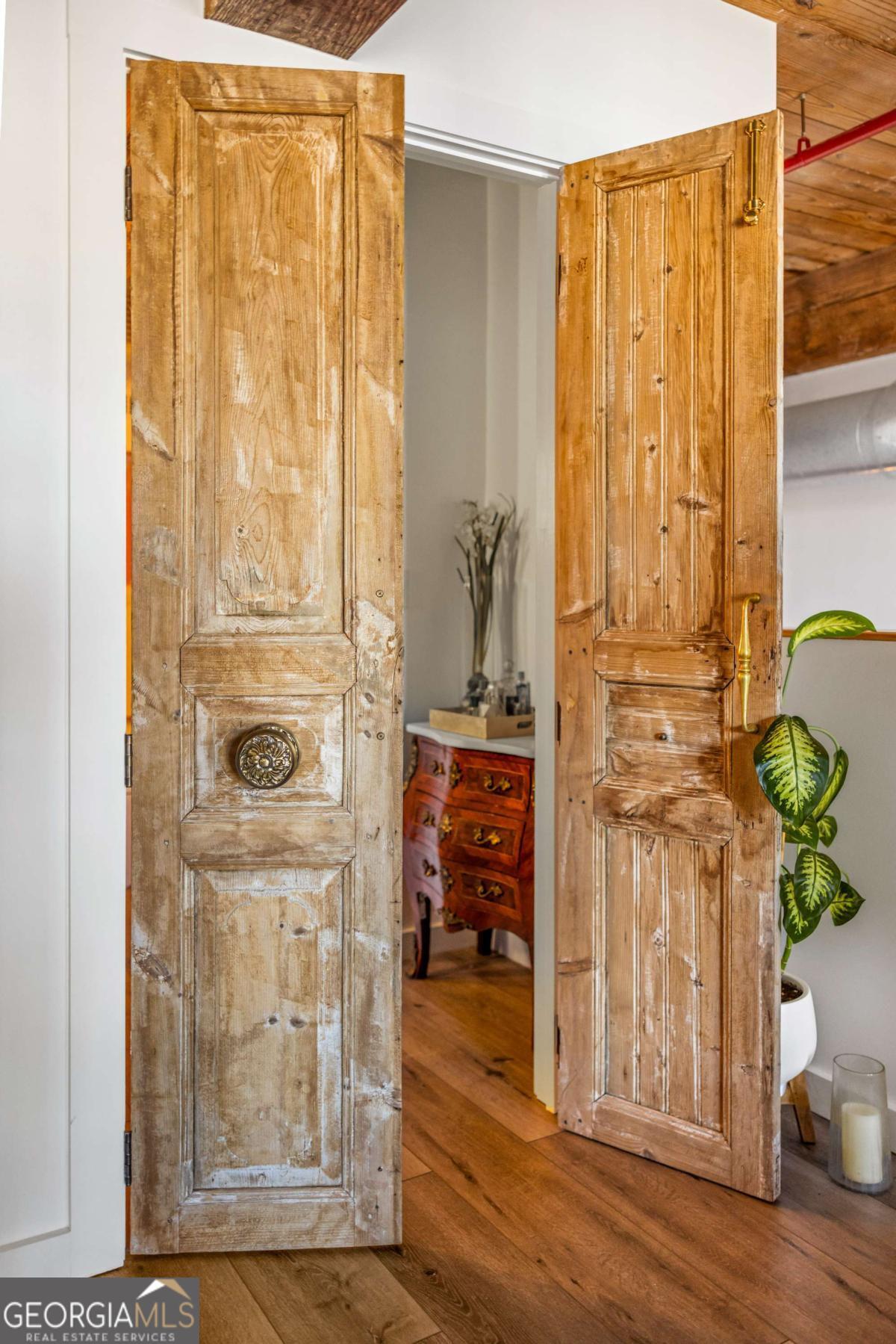 170 Boulevard SE # 223E