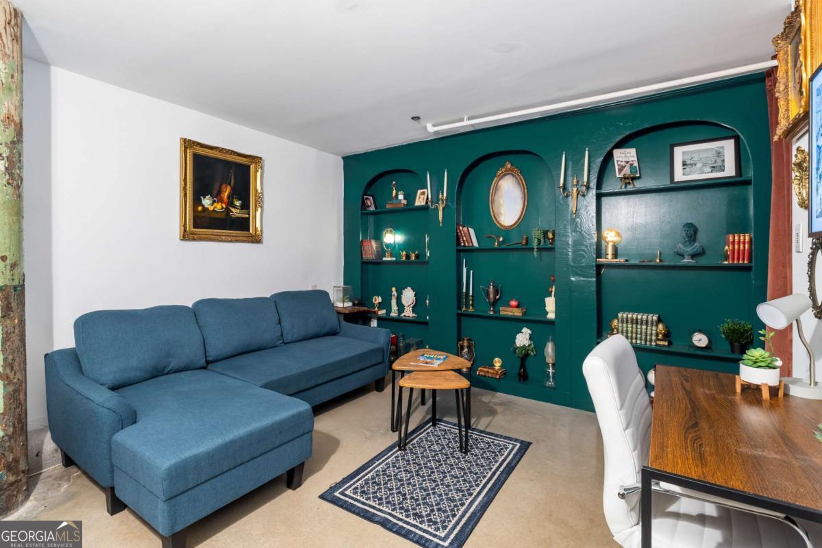 170 Boulevard SE # 223E