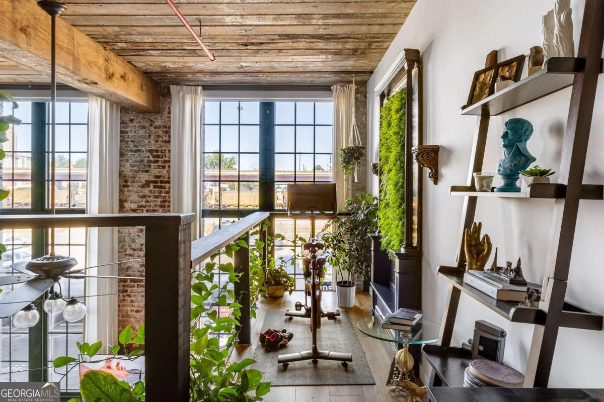 170 Boulevard SE # 223E