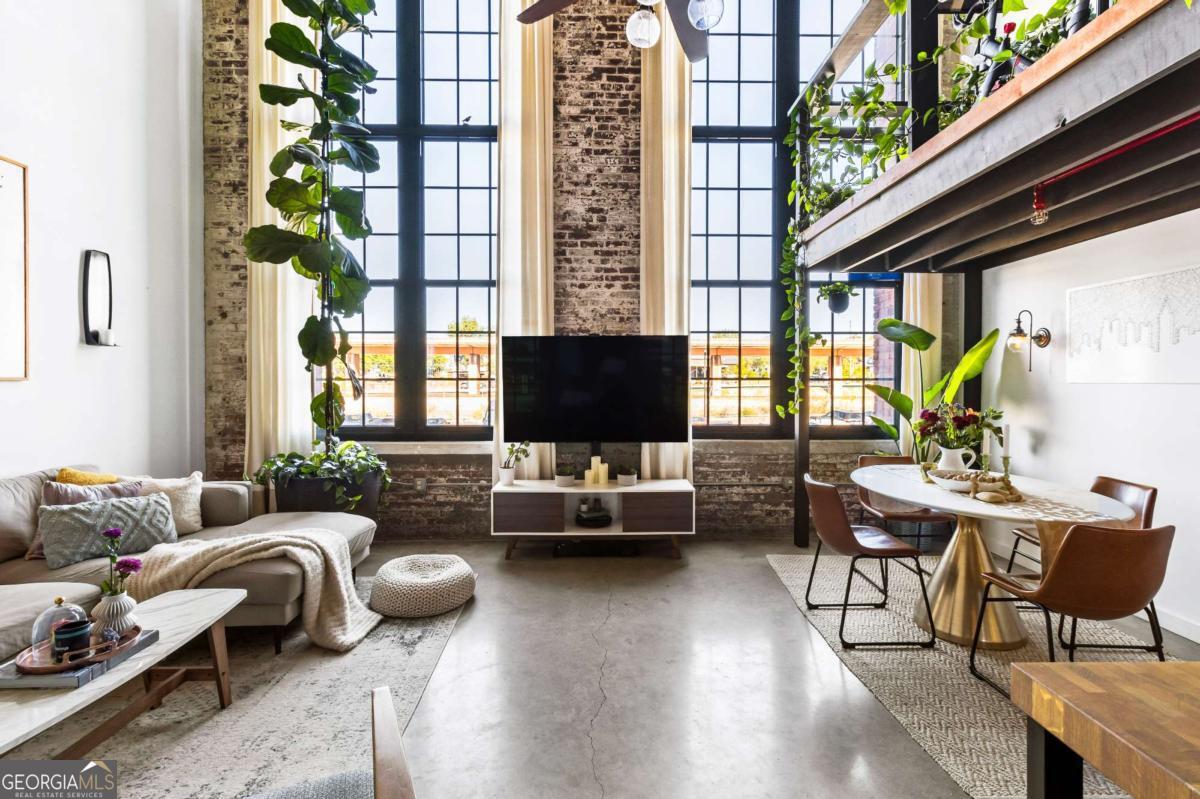 170 Boulevard SE # 223E