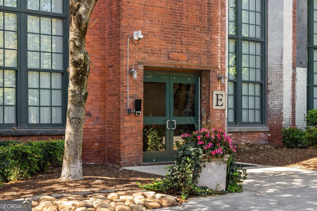 170 Boulevard SE # 223E